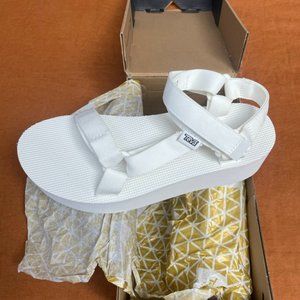 NEW IN BOX Bright White platform Teva Size 9